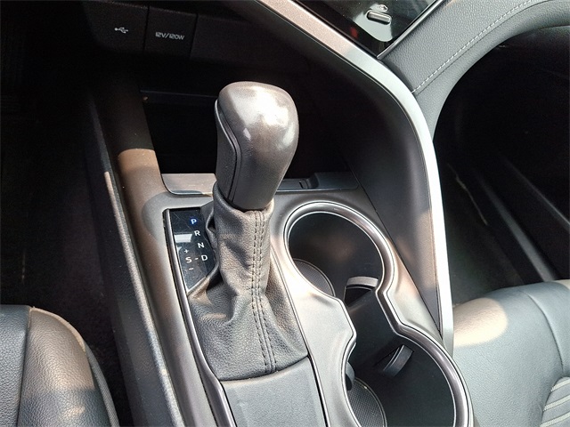 Vehicle image 21 of 31