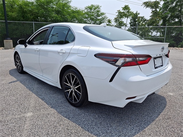 Vehicle image 10 of 31