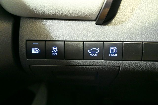 Vehicle image 32 of 50