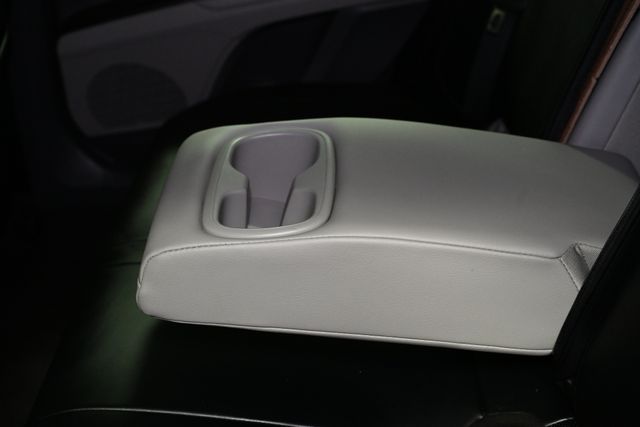Vehicle image 41 of 50