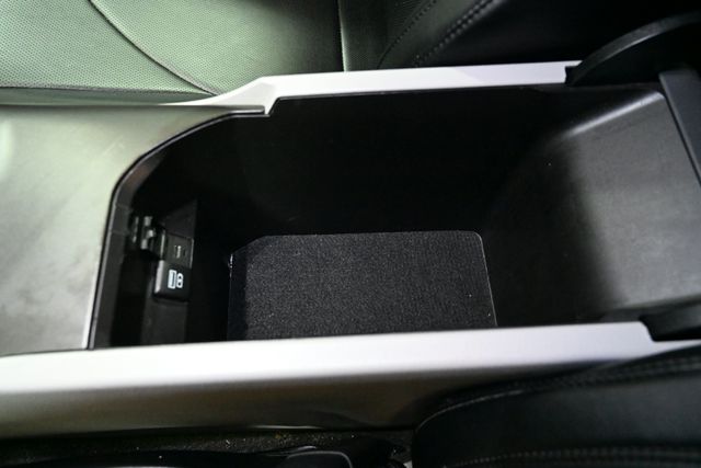 Vehicle image 21 of 50