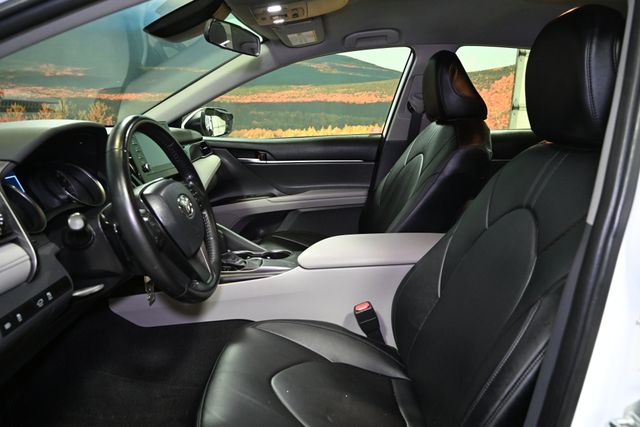 Vehicle image 17 of 50