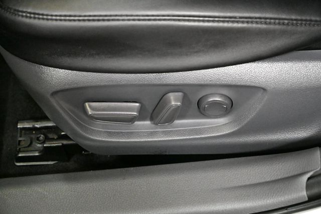 Vehicle image 37 of 50