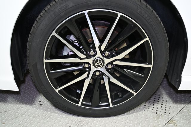 Vehicle image 16 of 50