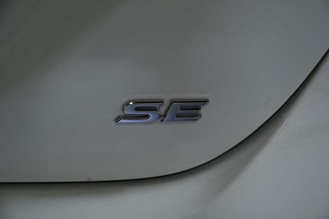 Vehicle image 10 of 50