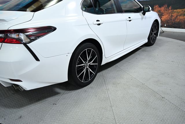 Vehicle image 4 of 50