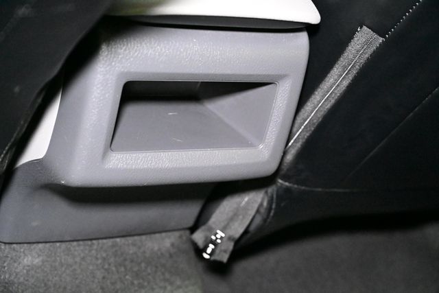 Vehicle image 40 of 50