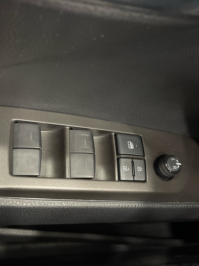 Vehicle image 31 of 49