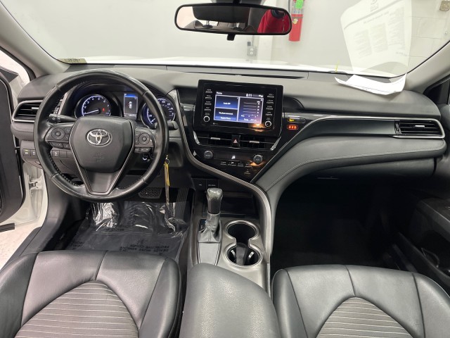 Vehicle image 33 of 49