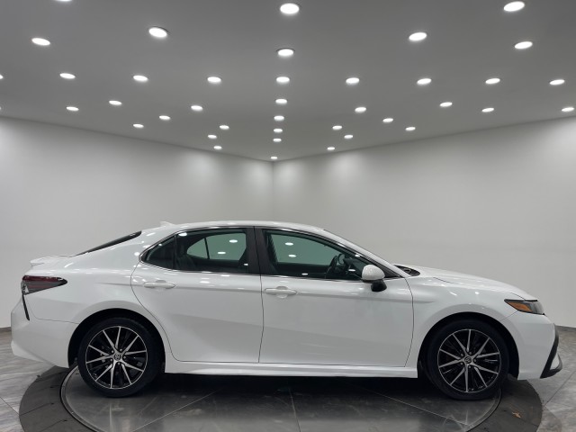 Vehicle image 7 of 49