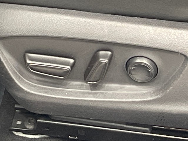Vehicle image 14 of 49
