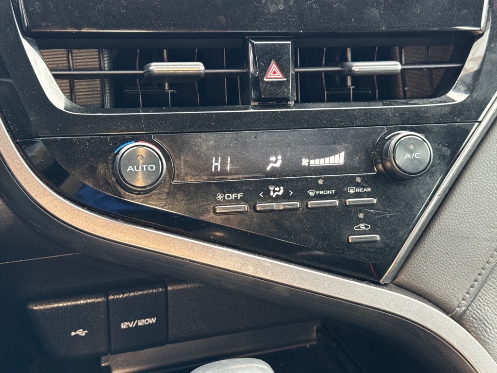 Vehicle image 11 of 21