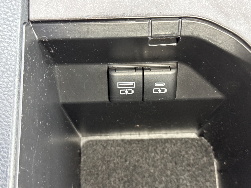 Vehicle image 18 of 21
