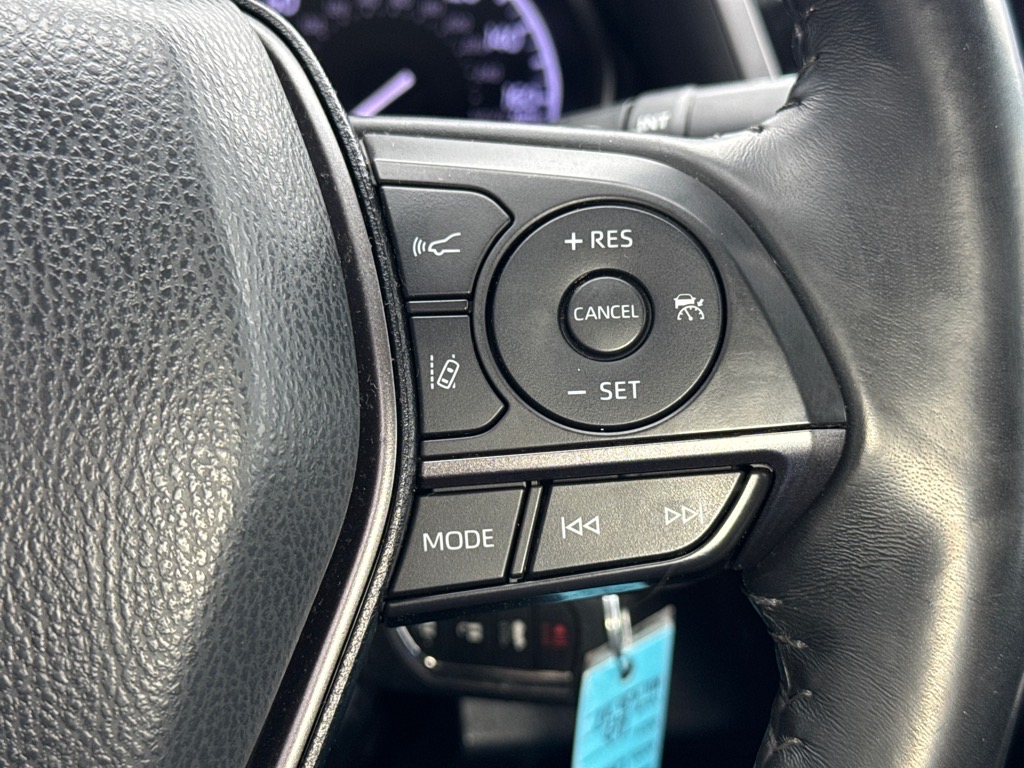 Vehicle image 13 of 21