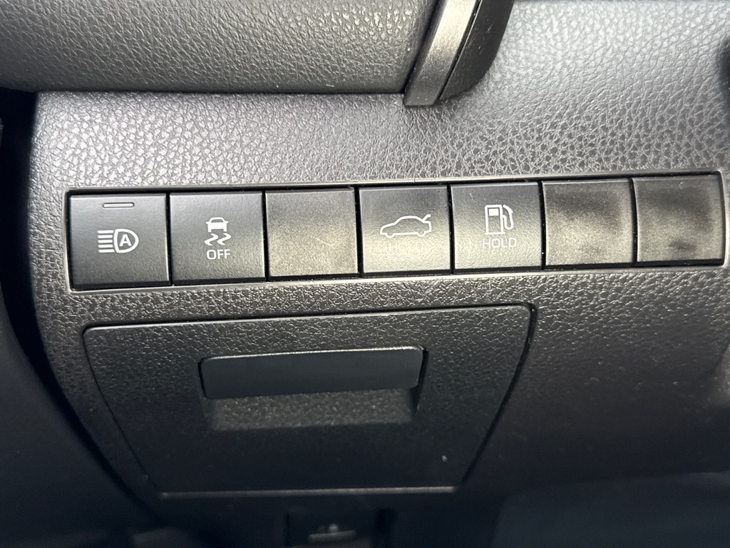 Vehicle image 15 of 21