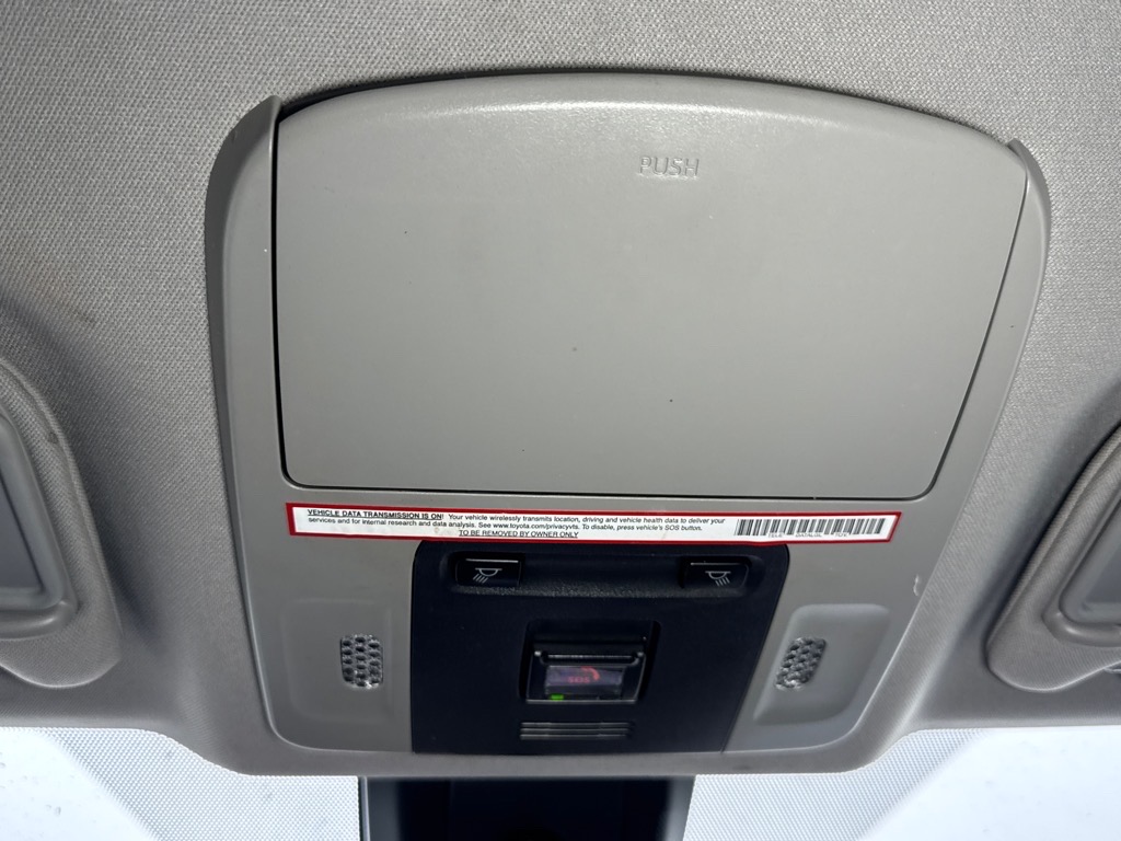 Vehicle image 17 of 21