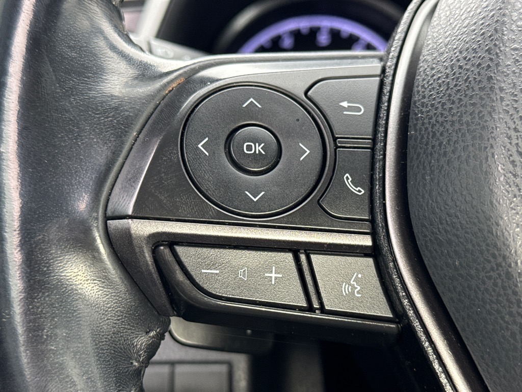 Vehicle image 14 of 21