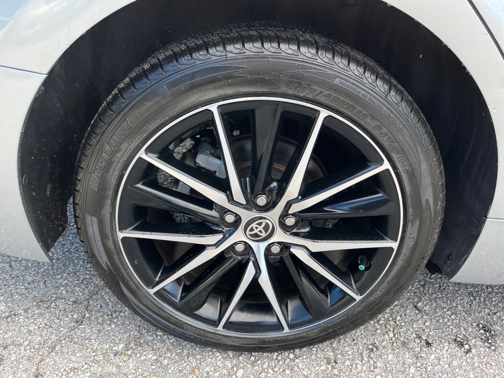 Vehicle image 23 of 24