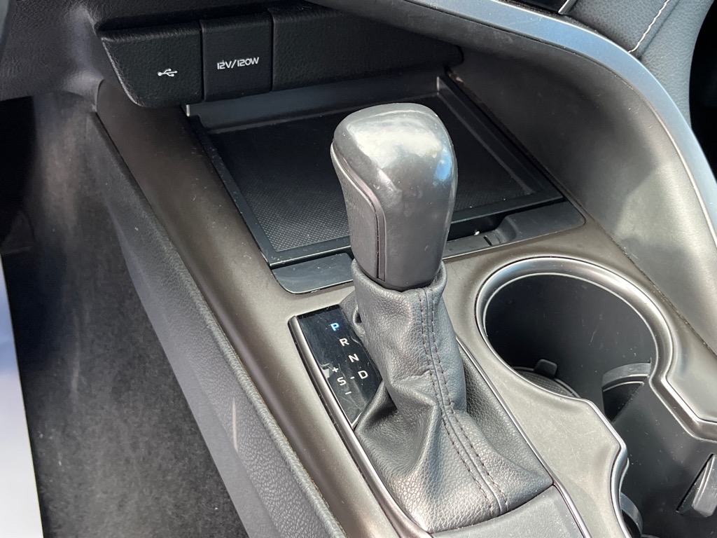 Vehicle image 12 of 24