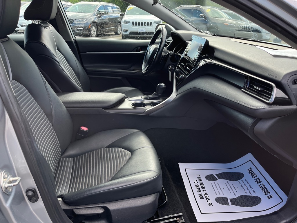 Vehicle image 22 of 24