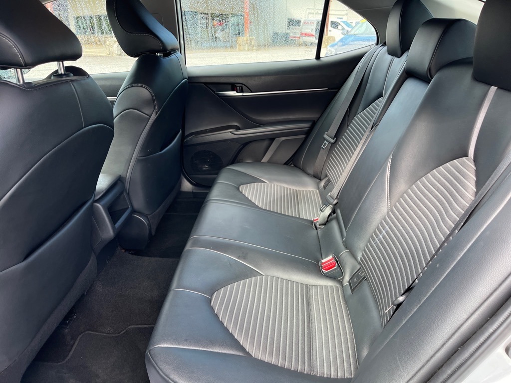 Vehicle image 21 of 24