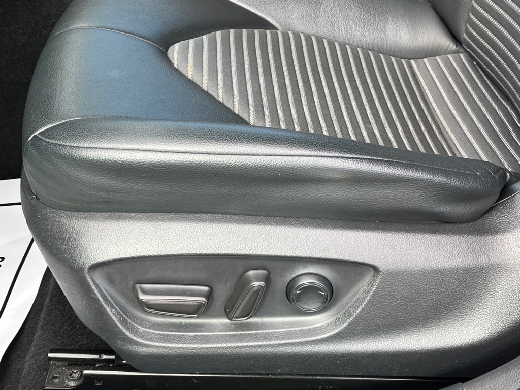 Vehicle image 20 of 24