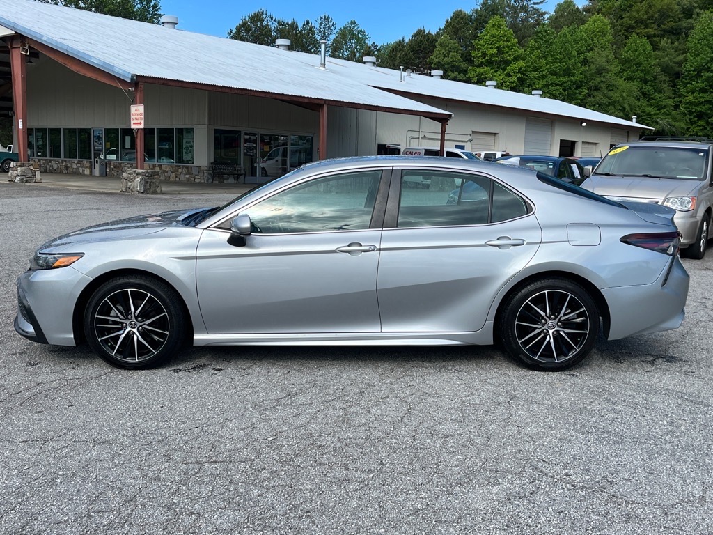 Vehicle image 4 of 24
