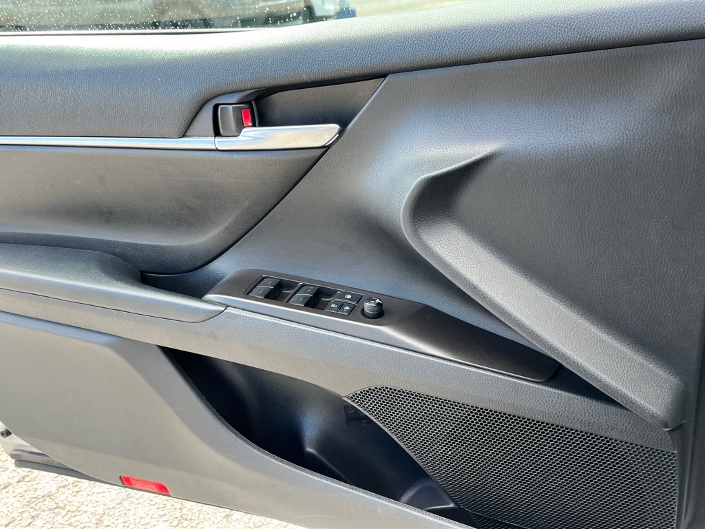 Vehicle image 16 of 24