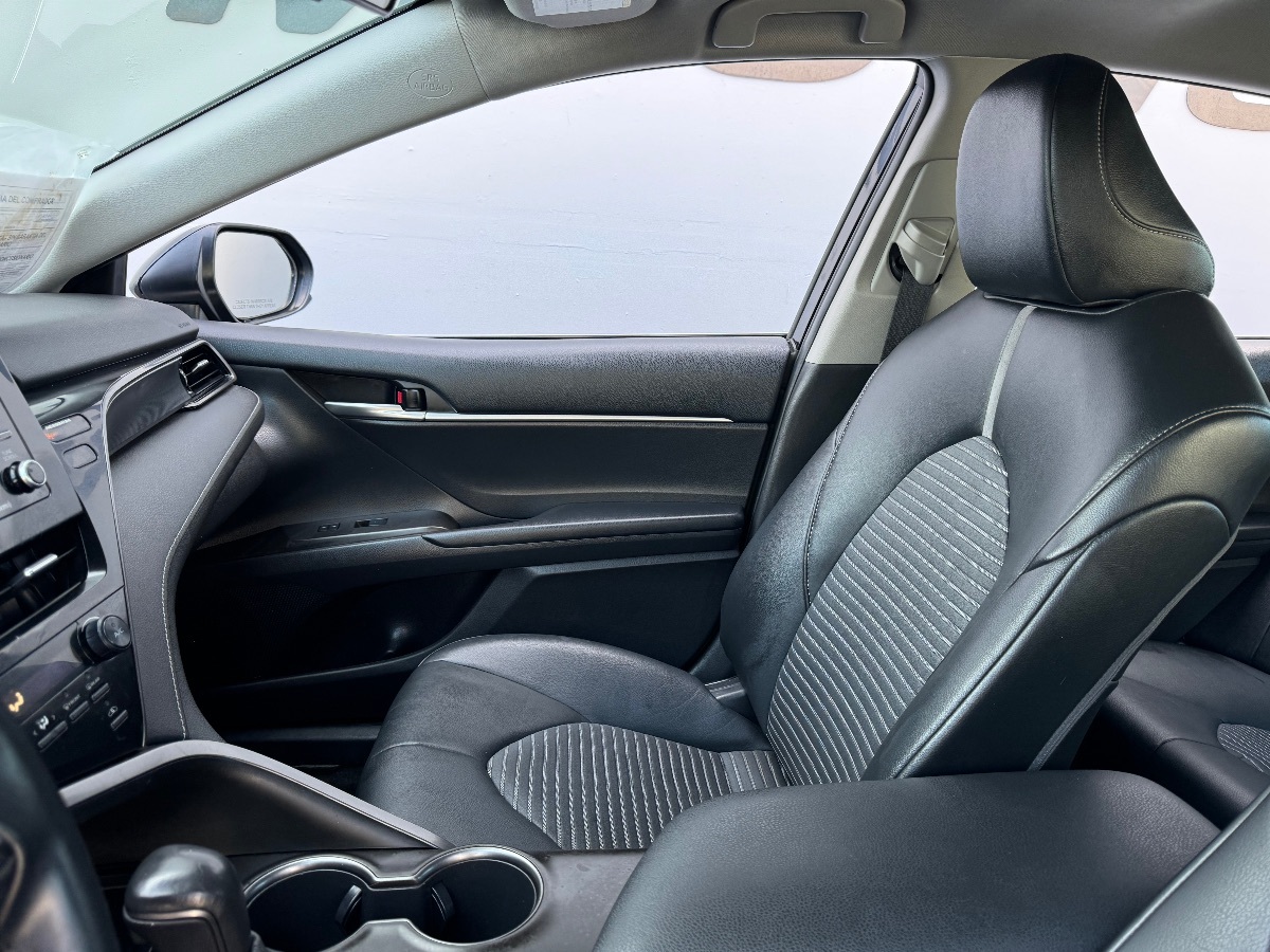 Vehicle image 12 of 17