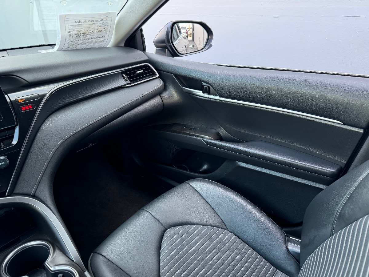 Vehicle image 15 of 17