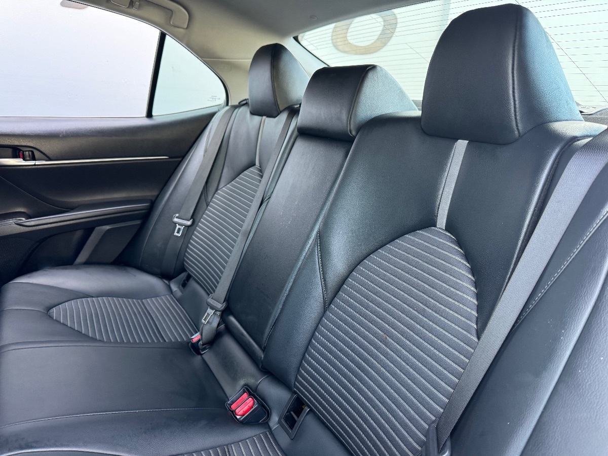Vehicle image 14 of 17