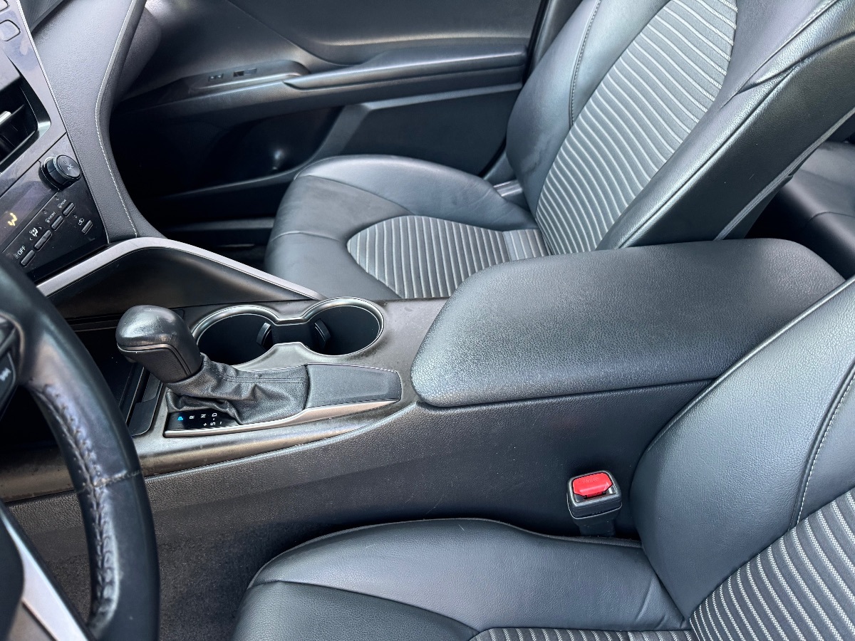 Vehicle image 11 of 17
