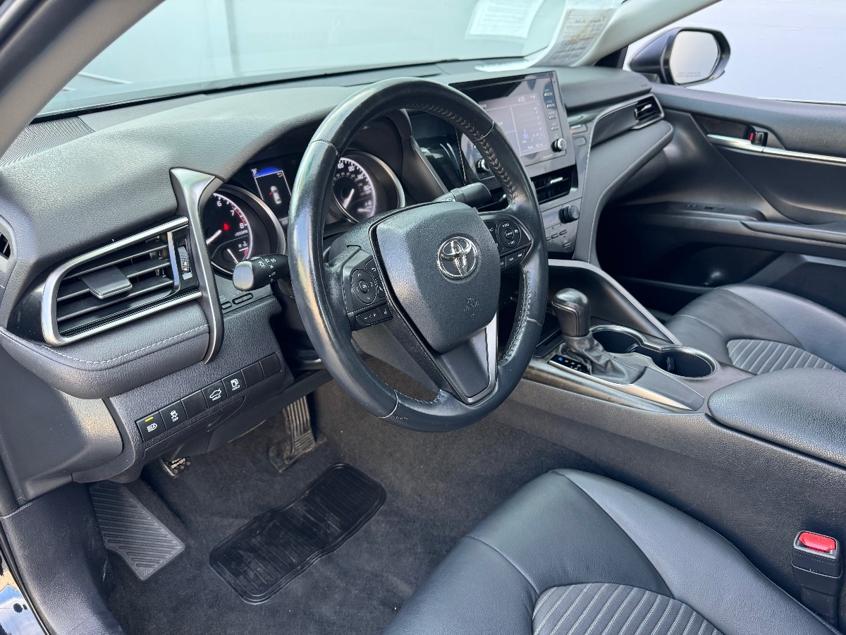 Vehicle image 8 of 17