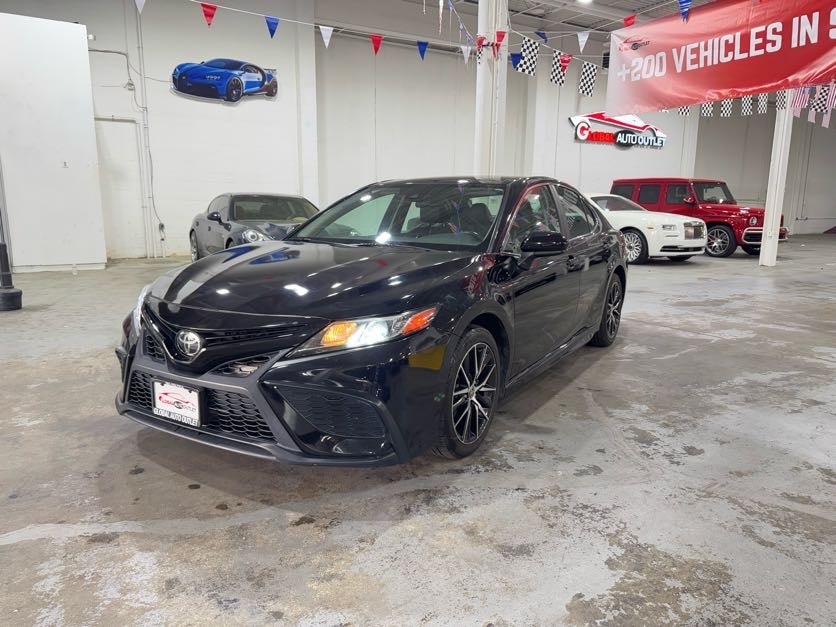 2021 Toyota Camry SE Image 1 of 38