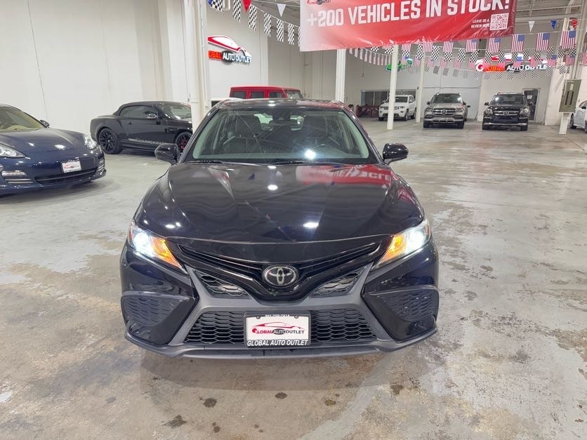 2021 Toyota Camry SE Image 2 of 38