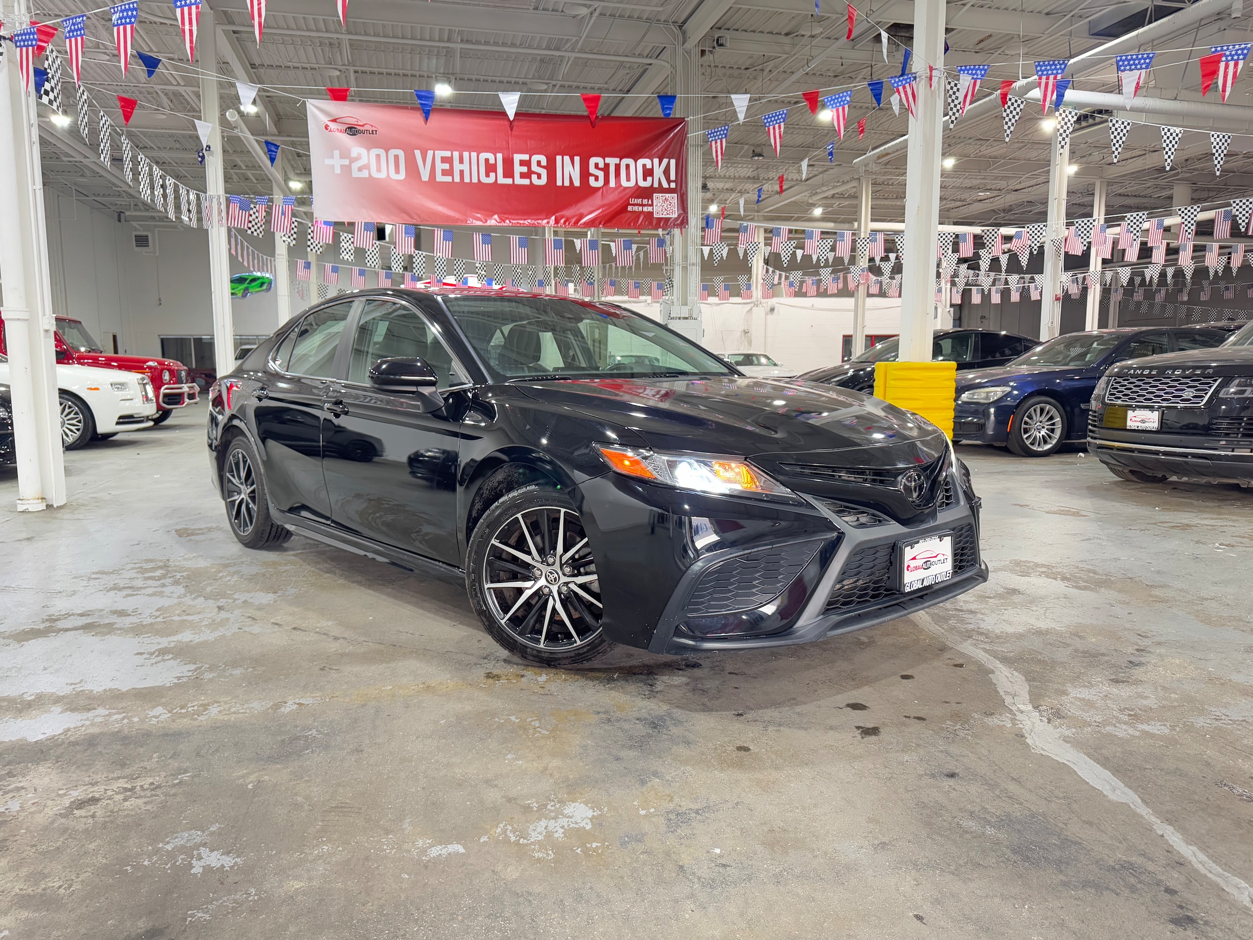 2021 Toyota Camry SE Image 3 of 38