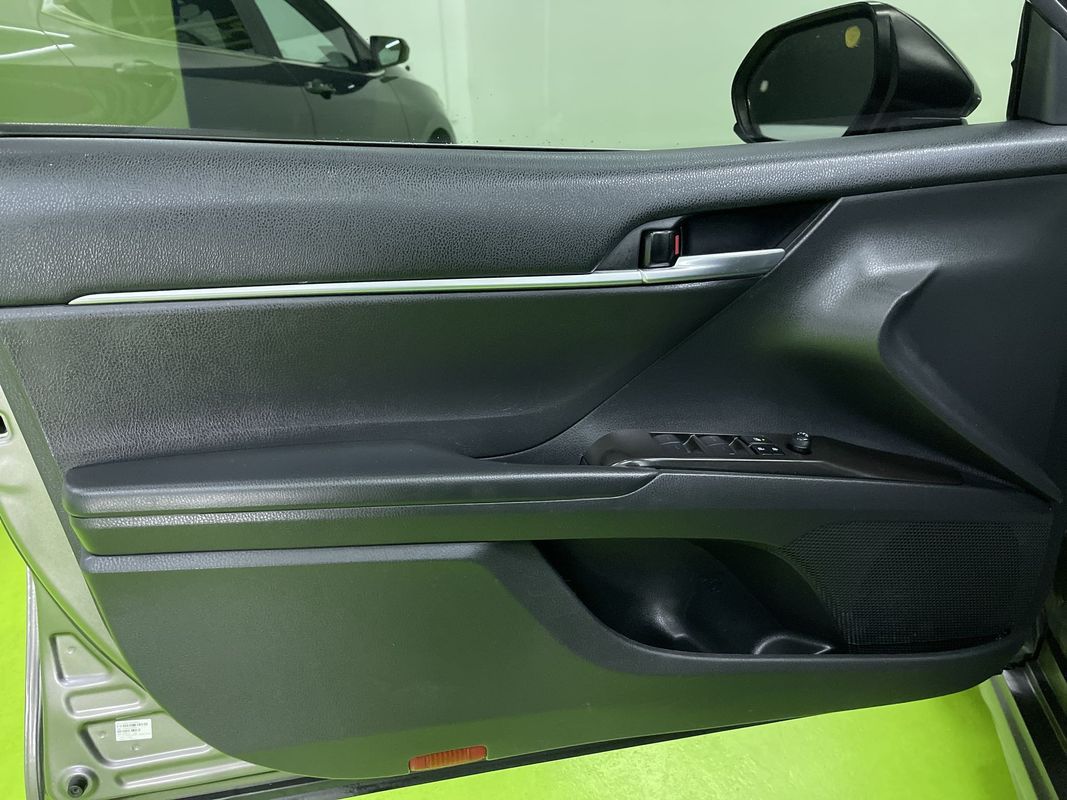 Vehicle image 16 of 28