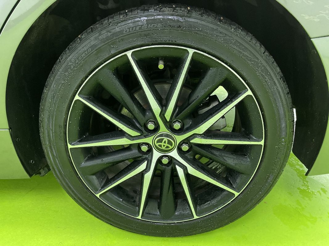 Vehicle image 15 of 28