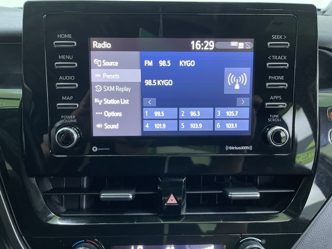 Vehicle image 21 of 28