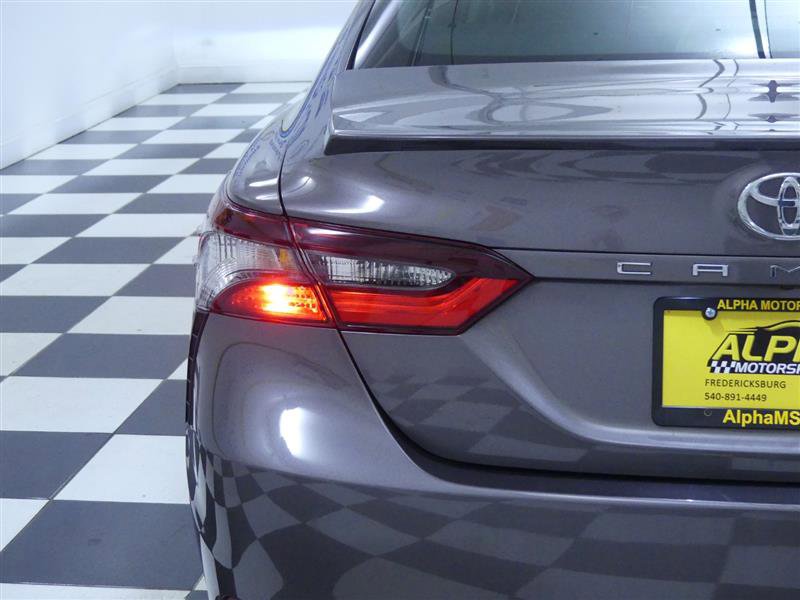 Vehicle image 18 of 22