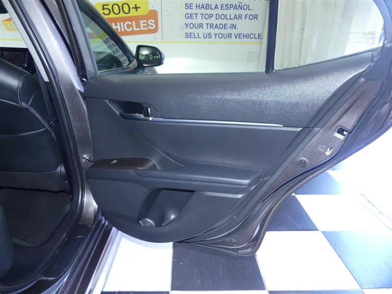Vehicle image 17 of 22
