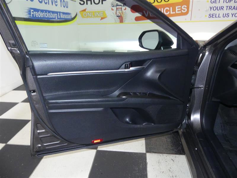 Vehicle image 14 of 22