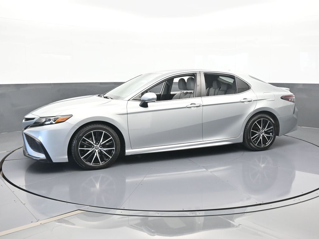 2021 Toyota Camry SE Image 2 of 72