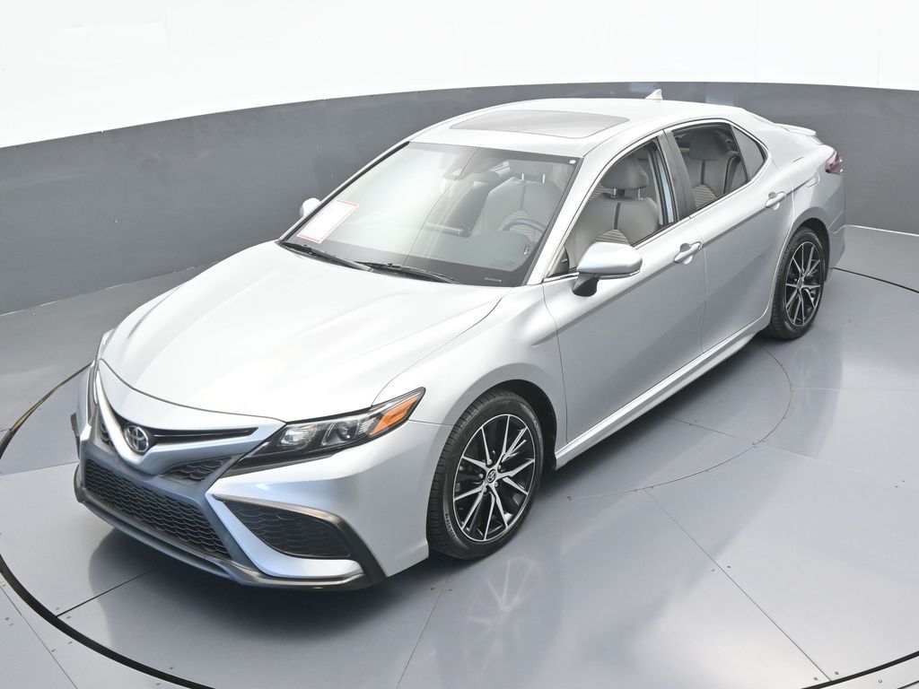 2021 Toyota Camry SE Image 1 of 72