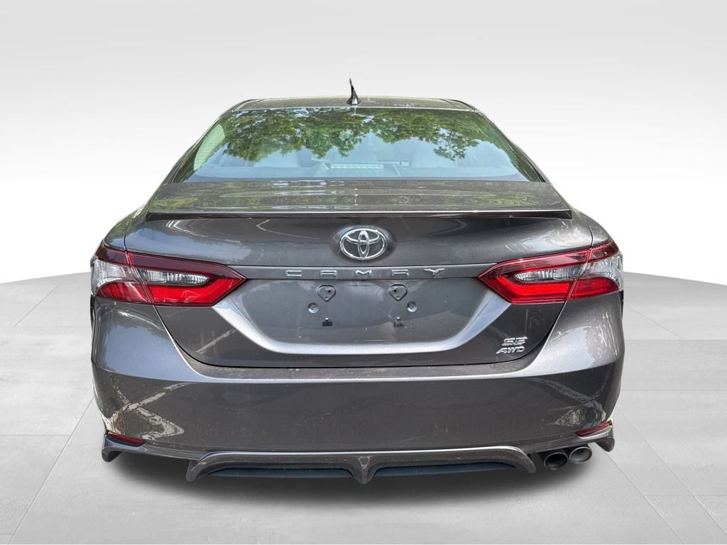 Vehicle image 4 of 7