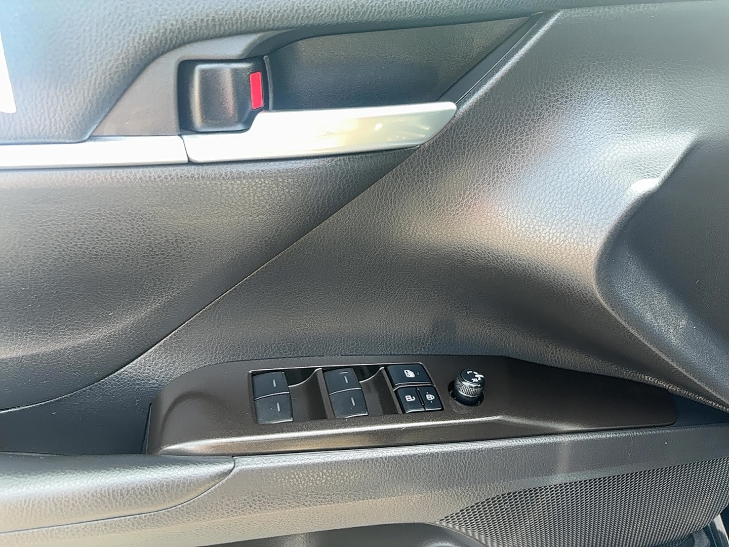 Vehicle image 9 of 12