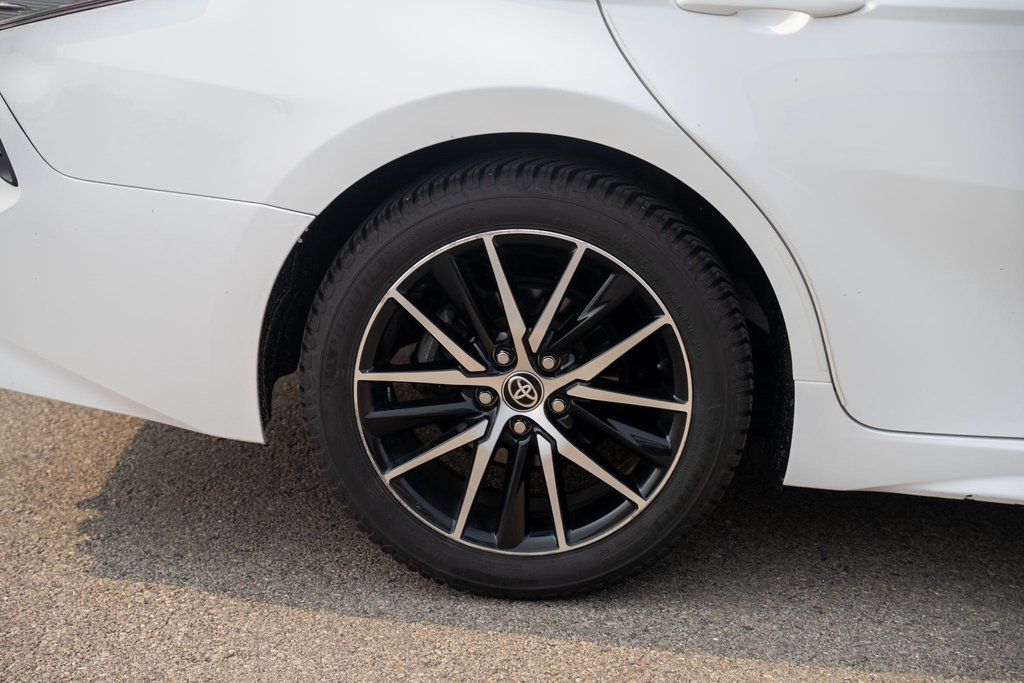 Vehicle image 10 of 41