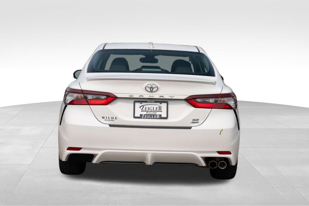 Vehicle image 7 of 41