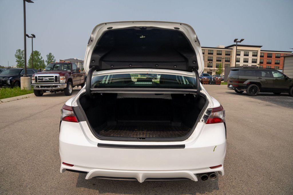 Vehicle image 11 of 41