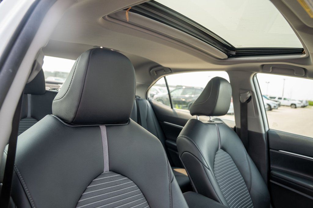 Vehicle image 13 of 41